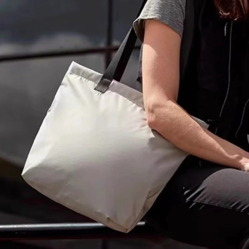Lite Tote 15L Ultra-lightweigh - Women Bags Premium Brands のレビューと価格