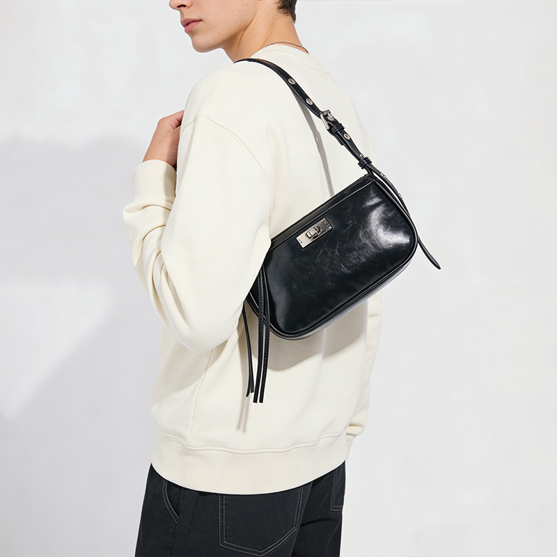 Brand Studded Shoulder Crossbo - Women Bags Premium Brands のレビューと価格